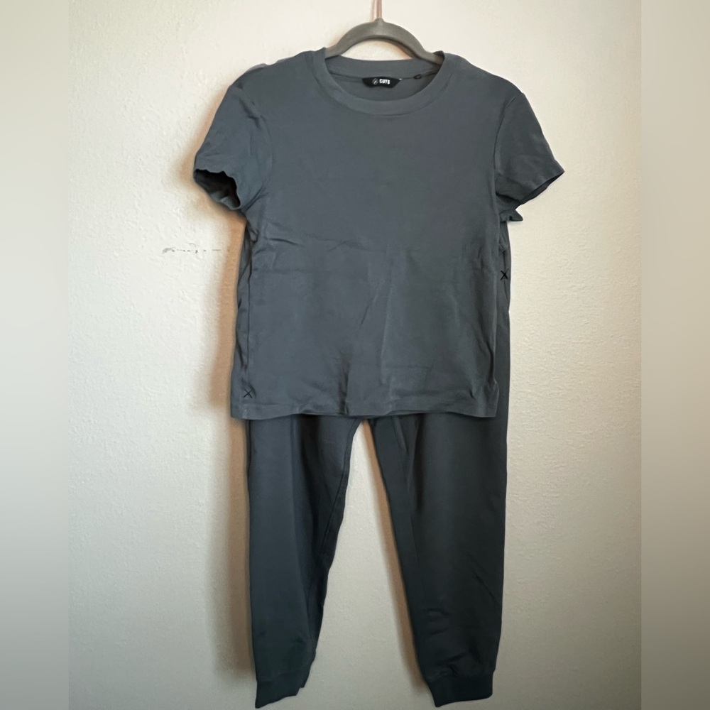 Cuts Gray T-Shirt and Joggers Set women’s size medium